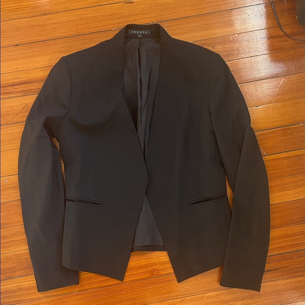 Theory blazer- cropped cut Lanai urban style